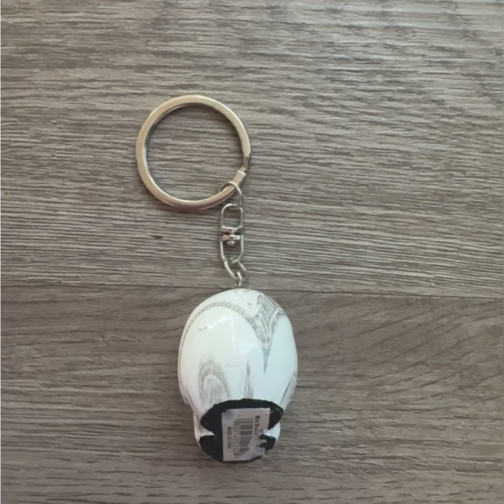 Skull Keychain - Picture 4 of 4